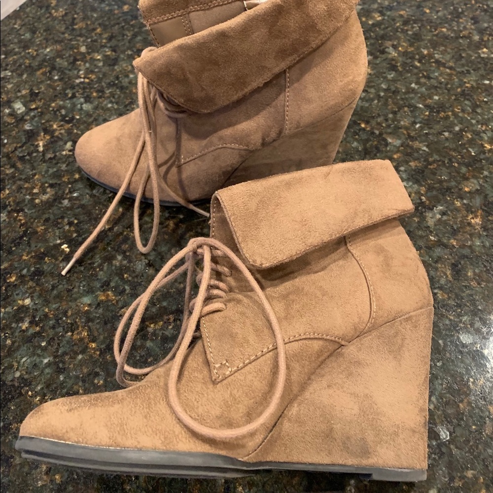 Brown/Tan suede booties